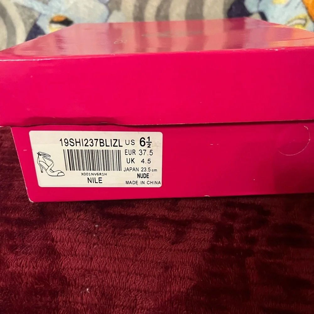Dream Pairs Women's Tan Heels- Hardly Used still in good condition.